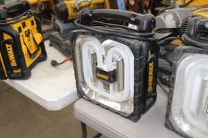 lot 15 image: DeWalt CordlessCorded Work Light DC020 11Lx6Wx14H