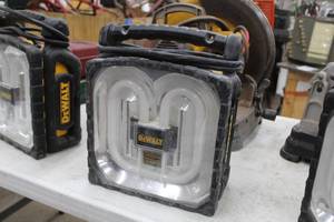 lot 17 image: DeWalt CordlessCorded Work Light DC020 11Lx6Wx14H