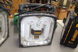 lot 21 image: DeWalt CordlessCorded Work Light DC020 11Lx6Wx14H