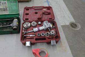lot 30 image: Southwire Maxis Max Punch Pro Stainless Steel Knockout Set SP-01 SD PRO  with Plastic Case
