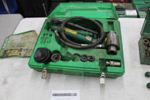 lot 46 image: Greenlee Hydraulic Hand Pump Knockout Set 767  with Plastic Case