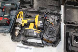 lot 82 image: DeWalt 18V Cordless XRP DrillDriver  12 DCD940  with DeWalt 18VDC Batteries (x2), Charger and Plastic Case