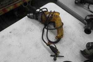 lot 100 image: DeWalt Drill  12 VSR DW235G