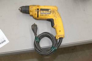lot 113 image: DeWalt Drill  38 VSR DC1007