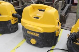 lot 118 image: DeWalt CordlessCorded WetDry Vacuum Heavy Duty DC500