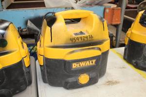 lot 122 image: DeWalt CordlessCorded WetDry Vacuum Heavy Duty DC500