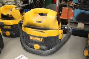 lot 126 image: DeWalt CordlessCorded WetDry Vacuum Heavy Duty DC500