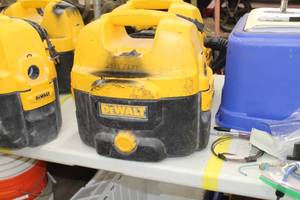 lot 129 image: DeWalt CordlessCorded WetDry Vacuum Heavy Duty DC500