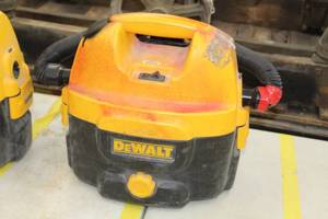 lot 135 image: DeWalt CordlessCorded WetDry Vacuum Heavy Duty DC500