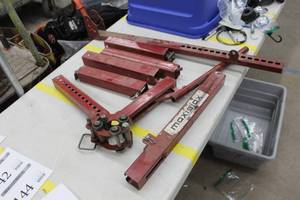 lot 151 image: Southwire Maxisjax Reel Stand Parts