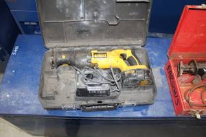 lot 180 image: DeWalt 18V Cordless Reciprocating Saw Variable Speed D6685  with Battery, Charger, Plastic Case