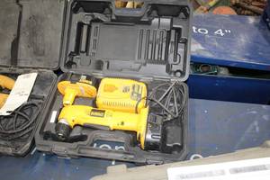 lot 254 image: DeWalt 18V Cordless 38 Right Angle DrillDriver VSR DW960  with Batteries (x2), Charger, Plastic Case