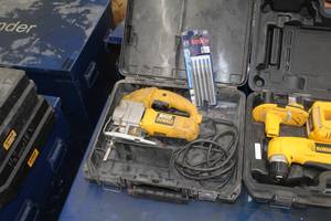 lot 255 image: DeWalt Orbital Jig Saw VS DW317  with Jig Saw Blades, Plastic Case