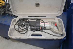 lot 253 image: Porter-Cable Tiger Saw Variable Speed 738  with Plastic Case