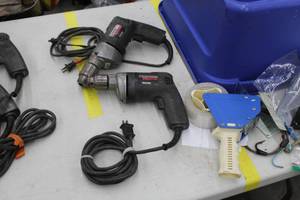 lot 292 image: Lot of (2) Black & Decker Holgun 38 Drills Industrial VSR  - 1131, 1180