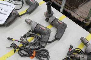 lot 293 image: Lot of (2) Black & Decker Holgun 12 Drills Industrial VSR  - 1311, 1312