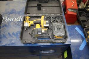 lot 259 image: DeWalt 18V Cordless 38 Impact Wrench DC823  with Batteries (x2), Charger, Plastic Case