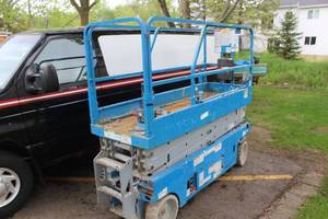 lot 2 image: Genie Electric Slab Scissor Lift GS-2032