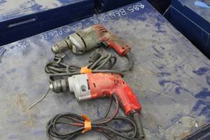 lot 323 image: Lot of (2) Milwaukee Hole Shooter 38 Drills