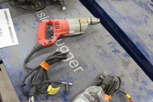 lot 325 image: Milwaukee 12 Drill Heavy Duty