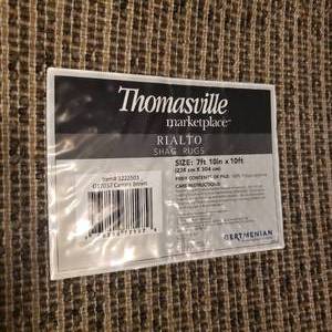 lot 32 image: Thomasville Shag Area Rug  7.10 x 10