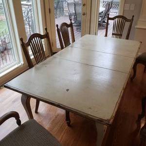 lot 13 image: Country French Dining Table and Chairs