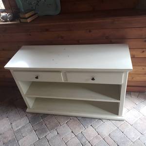 lot 140 image: Contemporary White Two Shelf Cabinet