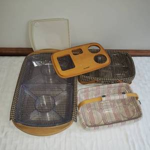 lot 71 image: Longaberger Chips and Dip Collection