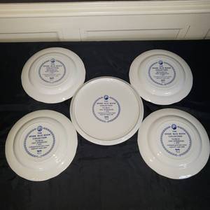 lot 53 image: Floral Blue Spode Collection  Set of 5