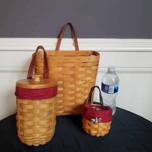 lot 105 image: Longaberger Single Strap Baskets