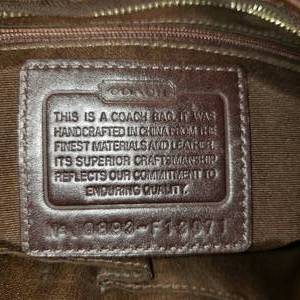 lot 125 image: Chic Couch Pattern Shoulder Bag