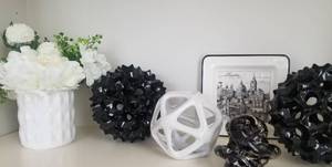 lot 153 image: Black & White Decorative Accessories