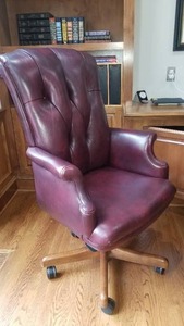 lot 7 image: Bradford Leather Executive Chair (b)