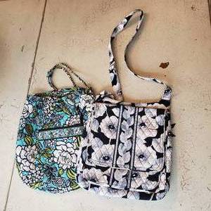 lot 126 image: Vera Bradley Summer Drawer String and Shoulder Bag