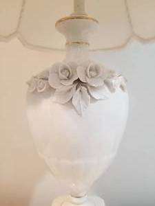 lot 191 image: Cute White Table Lamp