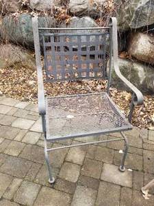 lot 26 image: Caf  Table and Chairs