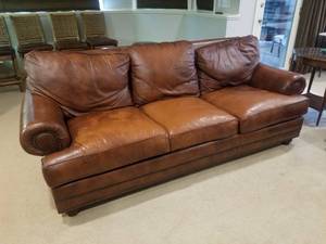 lot 17 image: Ultra-Comfortable Leather Couch by Leather Creations