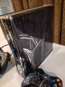 lot 134 image: Xbox 360 Halo 4 Edition