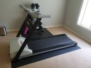 lot 28 image: Life Fitness Treadmill 550HR