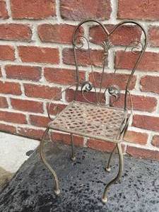 lot 193 image: Adorable Miniature Decorative Chair