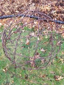 lot 165 image: Collection of Metal Wire Garden Art