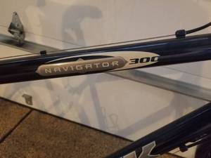 lot 79 image: Trek Navigator 300 Commuter Bike