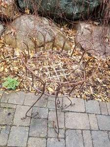 lot 178 image: Outdoor Wire Plant Stand