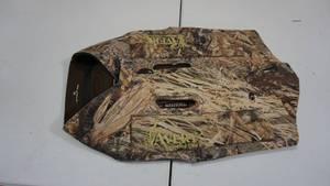 lot 26 image: Avery Sporting Dog Camouflage Hypothermia Vest