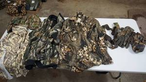lot 34 image: Hunting Clothing