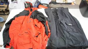 lot 66 image: Stearns Drywear Jacket & Bibs