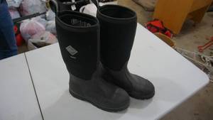 lot 100 image: Muck Boots - Chore