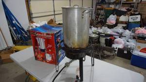 lot 138 image: Masterbuilt Grand Slam 30 Qt Turkey Fryer and Seafood Kettle