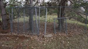 lot 169 image: Wards Outdoor Dog Kennel Fencing