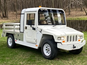 lot 6 image: E-Ride EXZV2 All-Electric Utility Cart  Work Utility Vehicle --- NO RESERVE